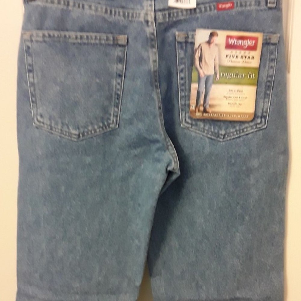 Wrangler Regular Fit Men's Jean's NWT 33/30